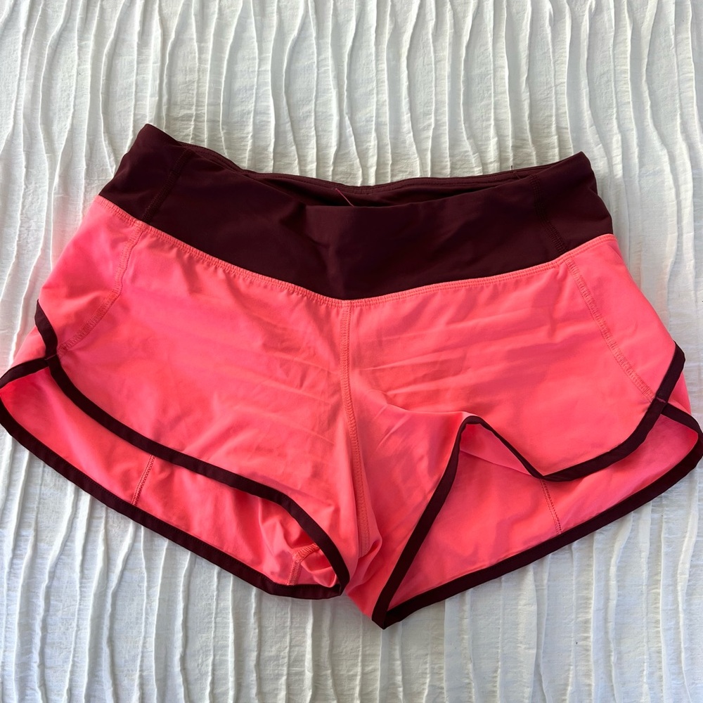 Lululemon hotty hot shorts 2.5 (size 4)
